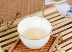 <b>适合冲泡福鼎白茶的茶壶？用什么壶泡白茶最好</b>