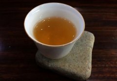 白茶和红茶要100°C沸水冲泡,绿茶80-90°C就行